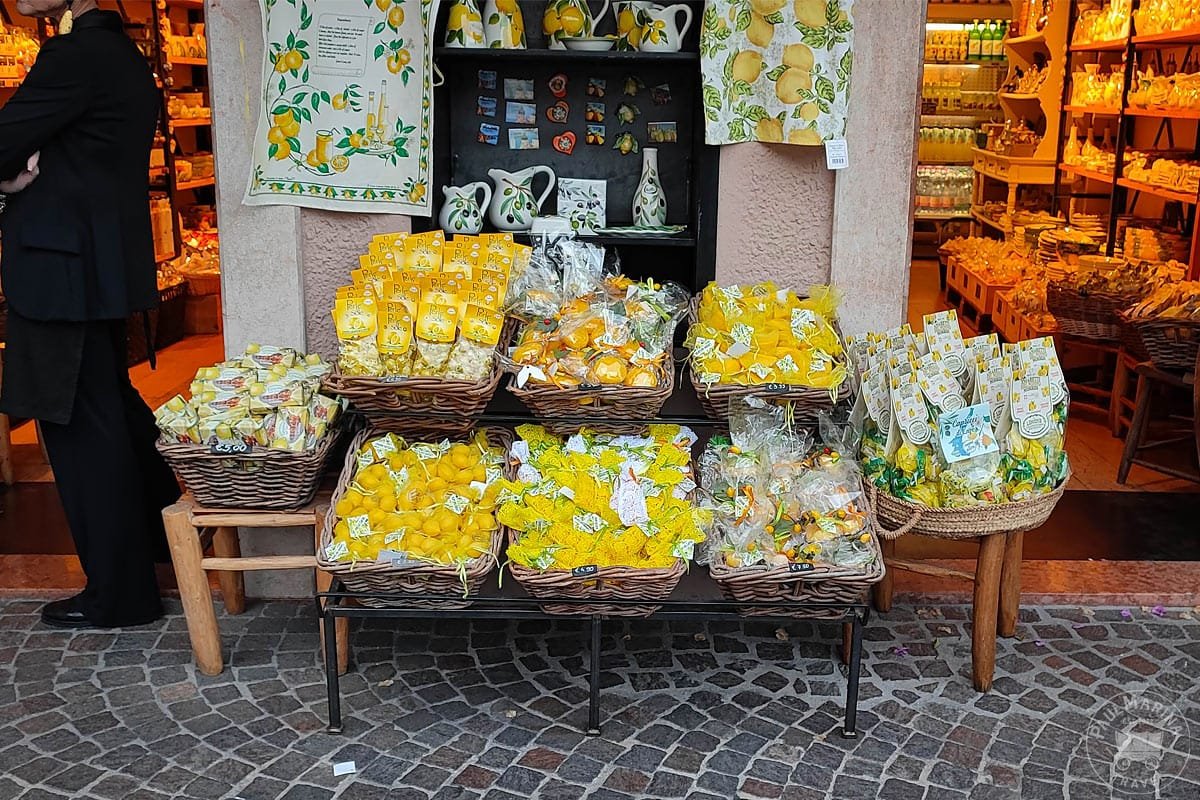 Discover the village of Lemons in Italy!