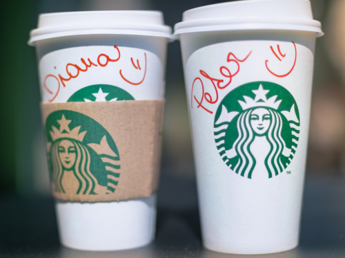 Starbucks, neden bardakların üzerine isimleri yanlış yazıyor?