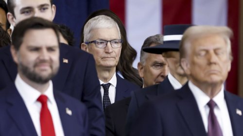Trump to Tim Cook: 'I Don't Want You Building iPhones in India'