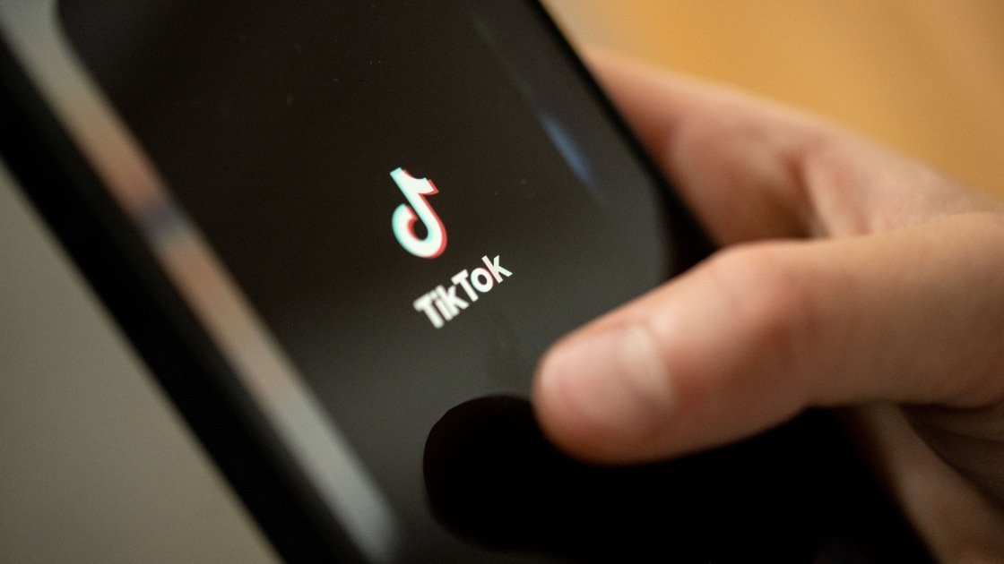 TikTok Sets 1-Hour Time Limit for All Teen Users (But It's Easily Bypassed)