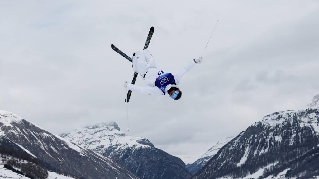 Streaming News and Reviews - cover