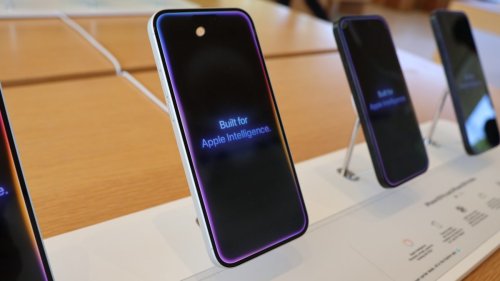 Apple Considers Replacing Its Own AI With ChatGPT or Anthropic's Claude