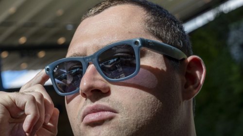 Report: Meta to Add Displays to Ray Ban Smart Glasses in 2025