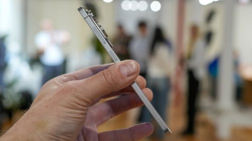 The Shockingly Thin Samsung Galaxy S25 Edge Feels Great to Hold, But There's a Drawback