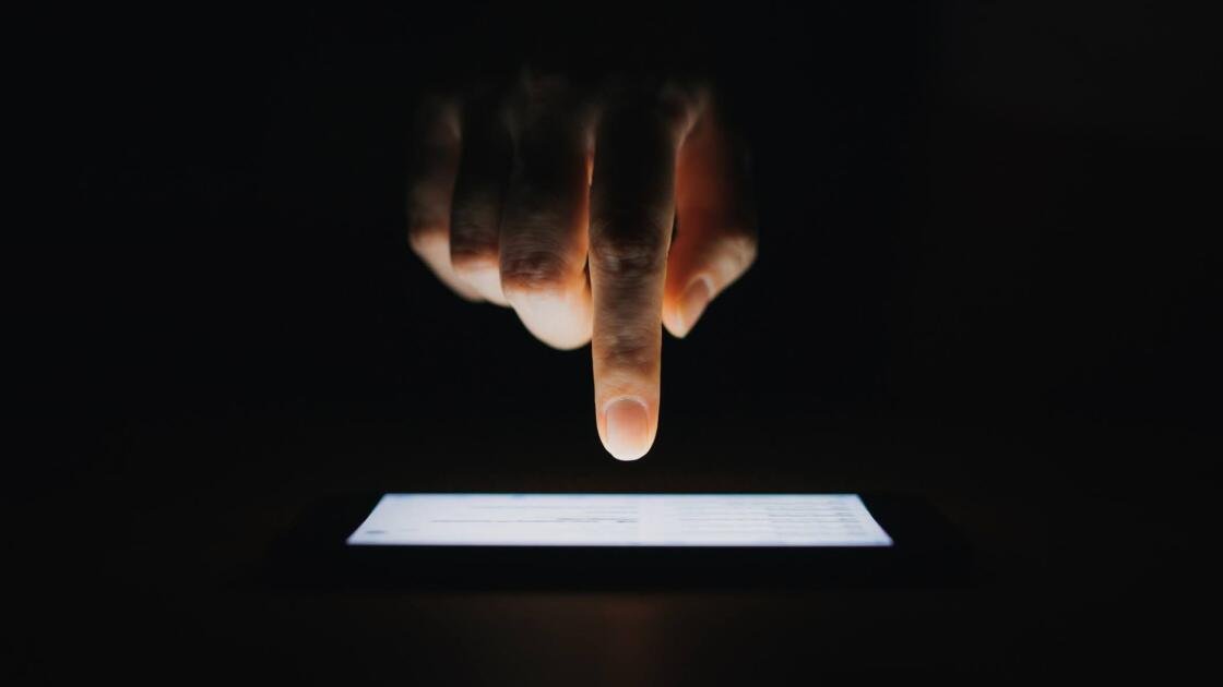 This 'Invisible Finger' Can Take Over Your Touch Screen