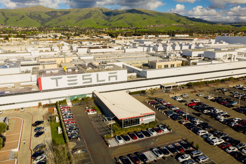 Silicon, USA - Tesla: Fremont, CA