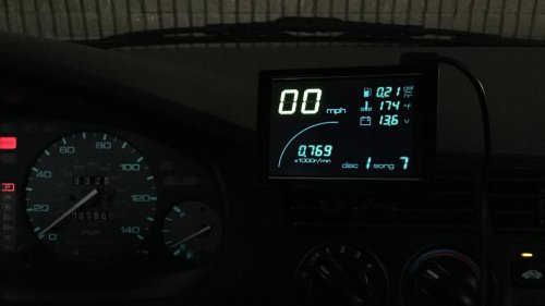 This Raspberry Pi-Powered Monitor Can Deliver Car Engine Information at a Glance