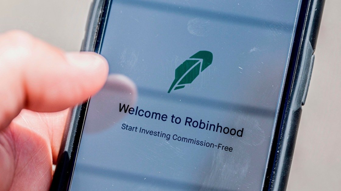 SEC Signals Investigation of Robinhood Over Blocking Stock Buys