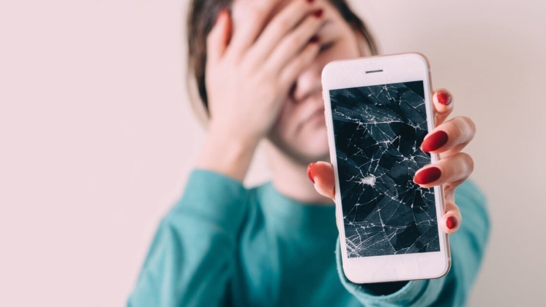 5 Bad Habits Destroying Your Smartphone