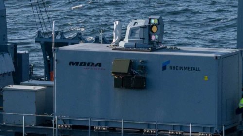 Bundeswehr schieu00dft mit Laserkanone Drohne ab
