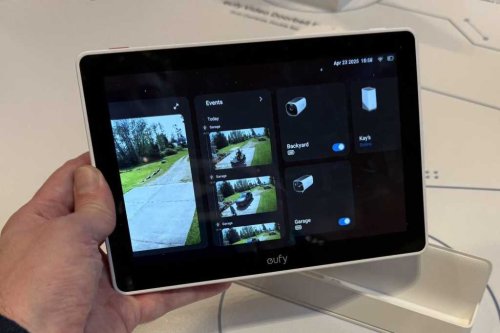 I went hands-on with Eufy’s elusive E10 smart display