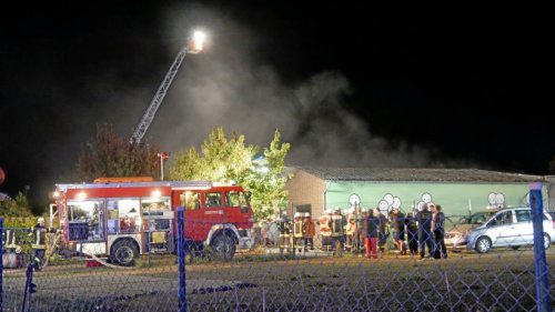 Wendeburg: Großbrand in einer Autowerkstatt – Drei Verletzte