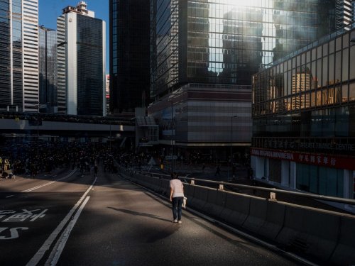 When I feel down I take a train to the Happy Valley: Pierfrancesco Celada captures thefeelings of Hong Kong - Pellicola Magazine