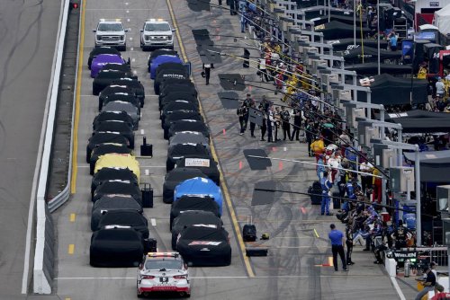 scary-incident-at-enjoy-illinois-300-leads-to-nascar-pit-crew-member-s-hospitalization-flipboard