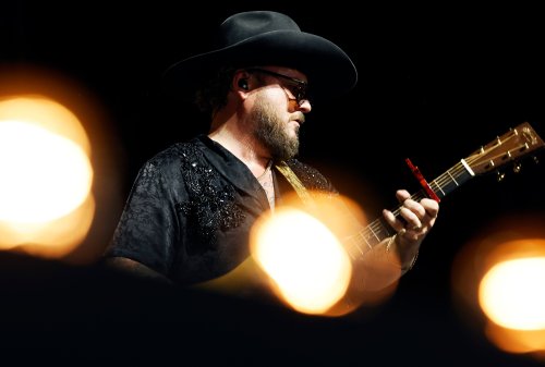 Country music star fighting cancer announces he is returning to stage