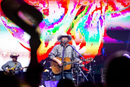 Country music legend is retiring with $150 million fortune