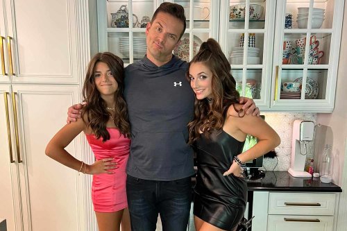 dad-claps-back-at-commenters-after-photo-of-teenage-daughters-going-to