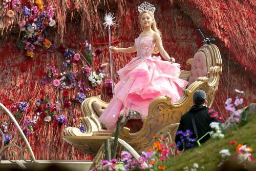 See Ariana Grande In Full Glinda The Good Witch Costume On 'Wicked' Set ...