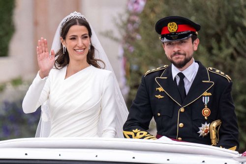 princess diana the crown outfits