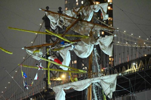 Officials Reveal Cause of Ship Smashing into Brooklyn Bridge, Injuring 19 People