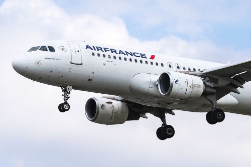 Plane U-Turns After Passenger Loses Their Phone Mid-Flight, Forcing Everyone to Return Home