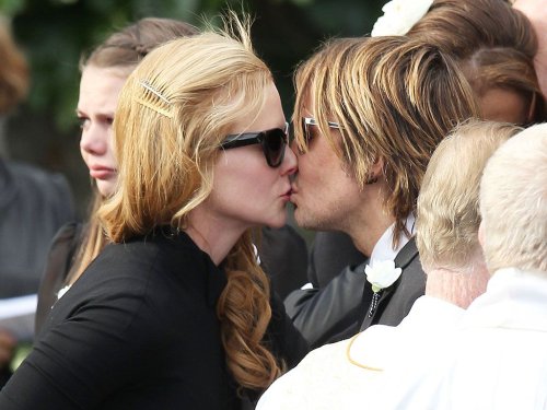 Nicole Kidman, Keith Urban Say Tearful Goodbye to Her Father in a 'True Family Affair'