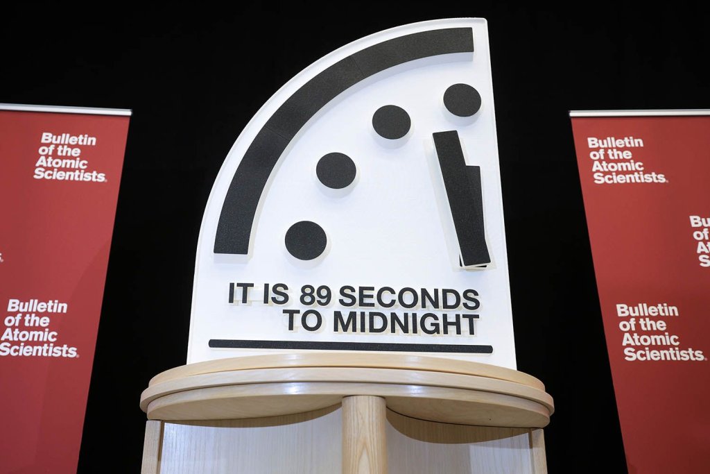 #DOOMSDAYCLOCK - cover