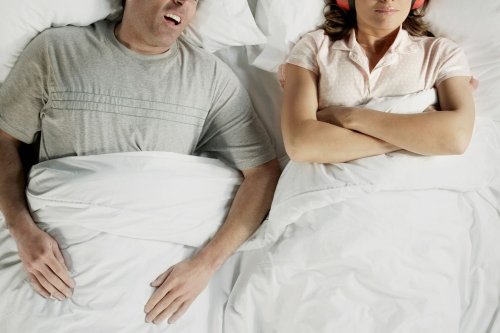 Mom Wants to Cancel Family's Summer Vacation Because of Husband's Loud Snoring