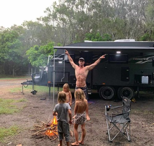 The Cutest Pictures of Chris Hemsworth, Elsa Pataky and Their Three Kids