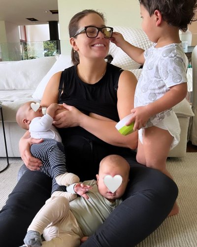 Ashley Graham Reveals She Combo Feeds Twins Opens Up About Stressful Breastfeeding Journey 3217