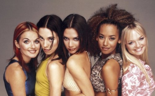 Дочь Мелани Браун из Spice Girls повторила культовые образы мамы из 90-х