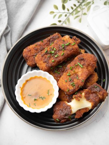 Nashville Hot Mozzarella Sticks