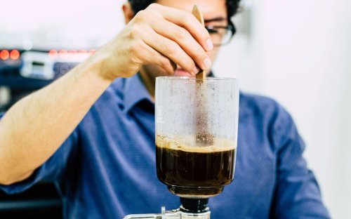 How does agitation affect filter coffee brewing?