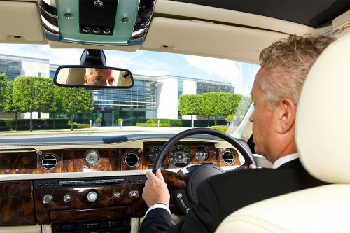 10 requisitos a cumplir para ser chófer oficial de Rolls-Royce (White Glove) - Periodismo del Motor