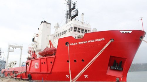 Por primera vez un buque polar búlgaro llegará a la Antártida. Ayer, ingresó a la Base Naval Mar del Plata - Pescare