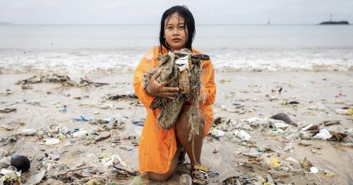 Photojournalist Wades Through Plastic Waste to Document Bali's Pollution Crisis