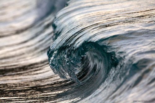 Beautiful Photos Capture the Majesty of Waves Cresting and Crashing