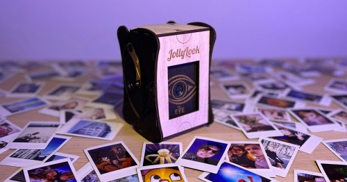 The Jollylook Eye is a Battery-Free Digital to Analog Instant Photo Printer