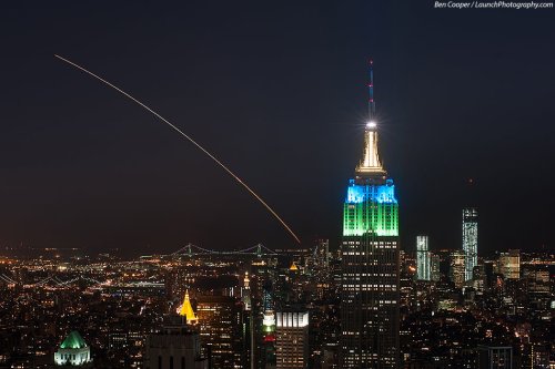 Beautiful Photo of NASA's LADEE On Its Way to the Moon Behind the NYC Skyline