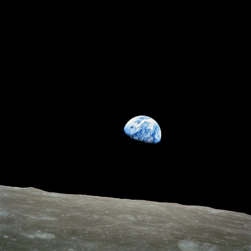 NASA Takes You Inside Apollo 8, Recreates Experience of Taking Iconic Earthrise Photo