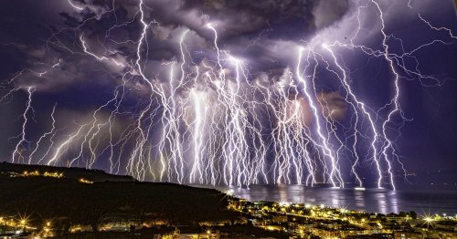 Photographer Combines 30 Photos For Stupendous Lightning Image