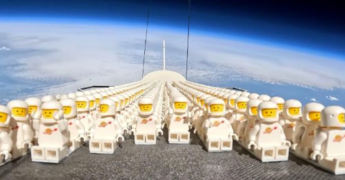 Breathtaking Footage of 1,000 Lego Astronauts Flying to Space