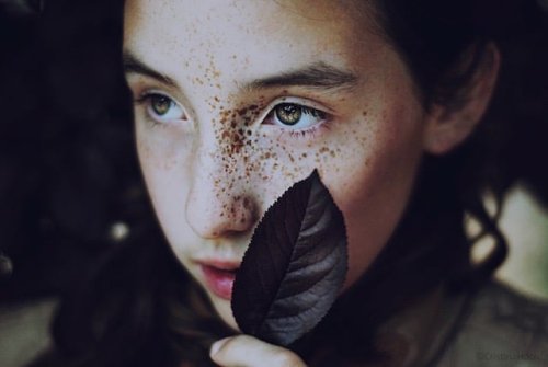 Get Lost in These Captivating Natural Light Portraits by Cristina Hoch