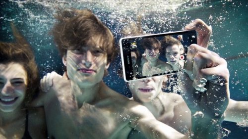 BTS: Making Photographs of Sony's New Xperia ZR Waterproof Phones