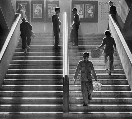 Fan Ho's Fantastic Black-and-White Street Photographs of 1950s Hong Kong