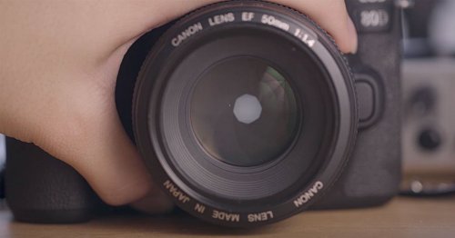 How the Depth of Field Preview Button on a DSLR Works
