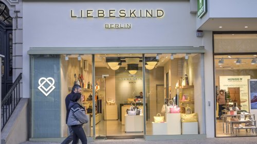 Diese Umhängetasche von Liebeskind ist der perfekte Begleiter im Sommer