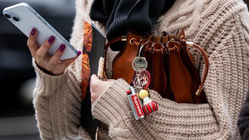 Lipgloss am Schlüsselbund: So schön ist dieser 2in1-Trend