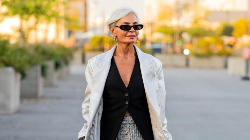 Mode für kleine Frauen ab 50: Diese Outfits schmeicheln dir