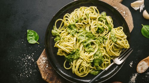 Rezept: Zucchini-Pasta mit Avocado-Pesto